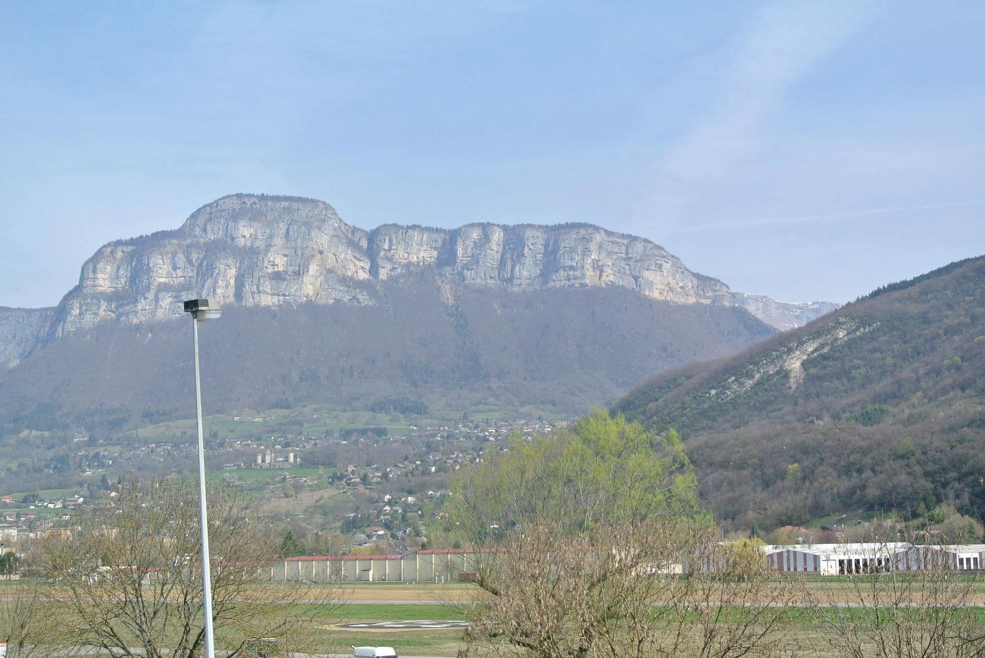 Ibis Budget Chambery Sud Challes Les Eaux Exterior foto